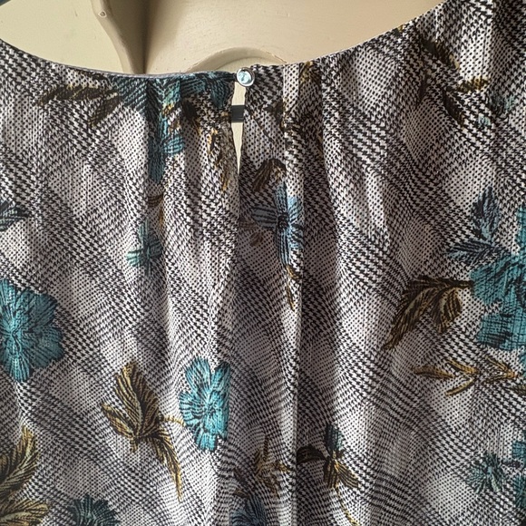 Floral Patterned Women's Top - Picture 8 of 9